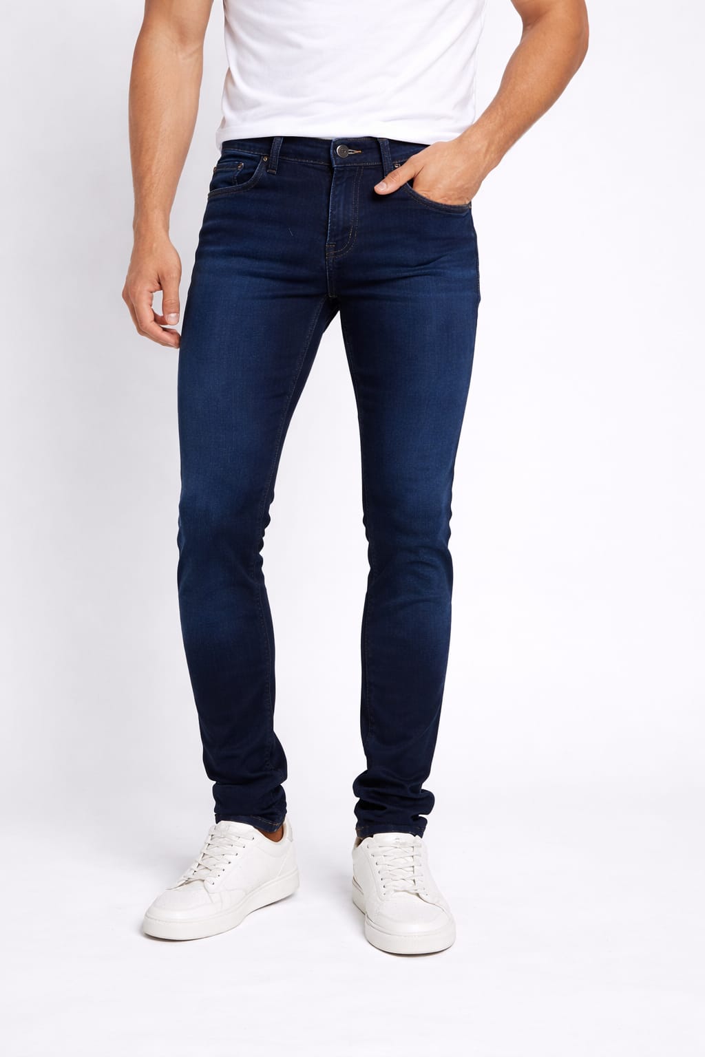 Pantalón De Mezclilla Entubado Color Liso