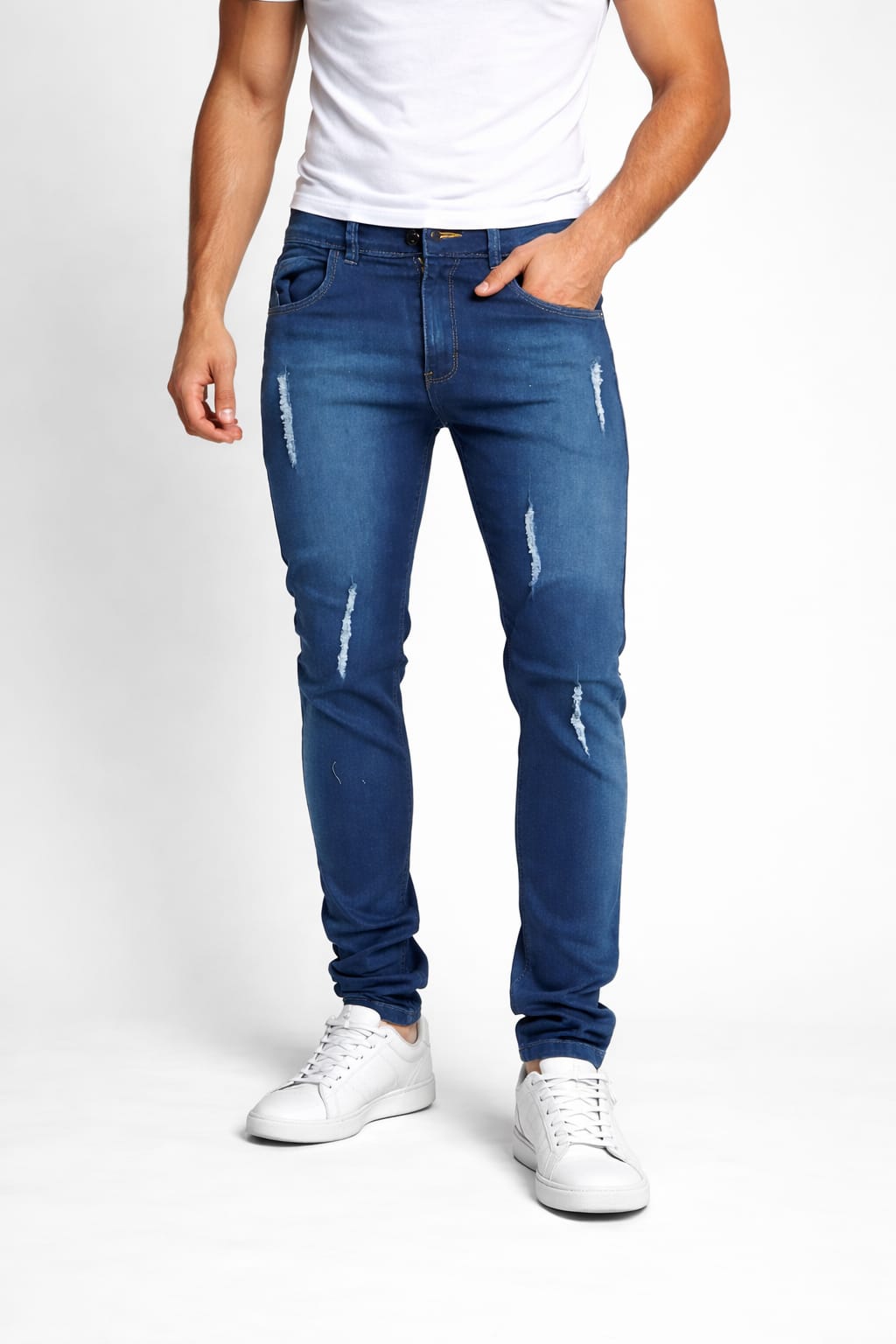 Pantalón De Mezclilla Entubado Semi-Rasgado