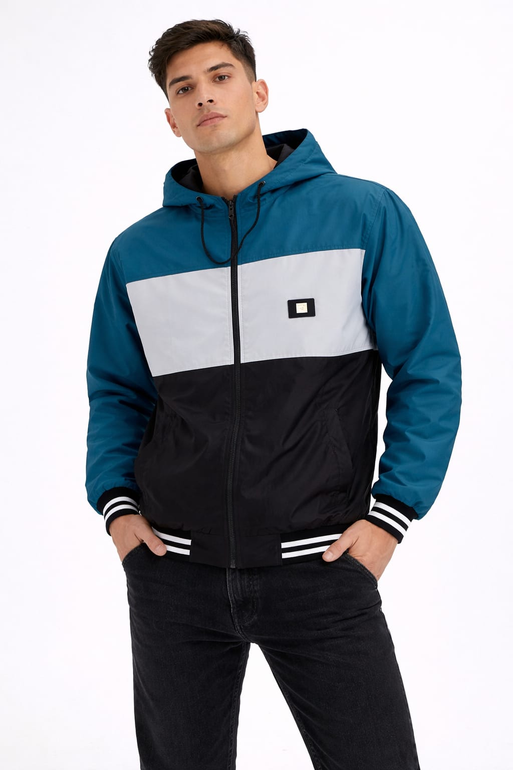 Chamarra Rompe-vientos Con gorra