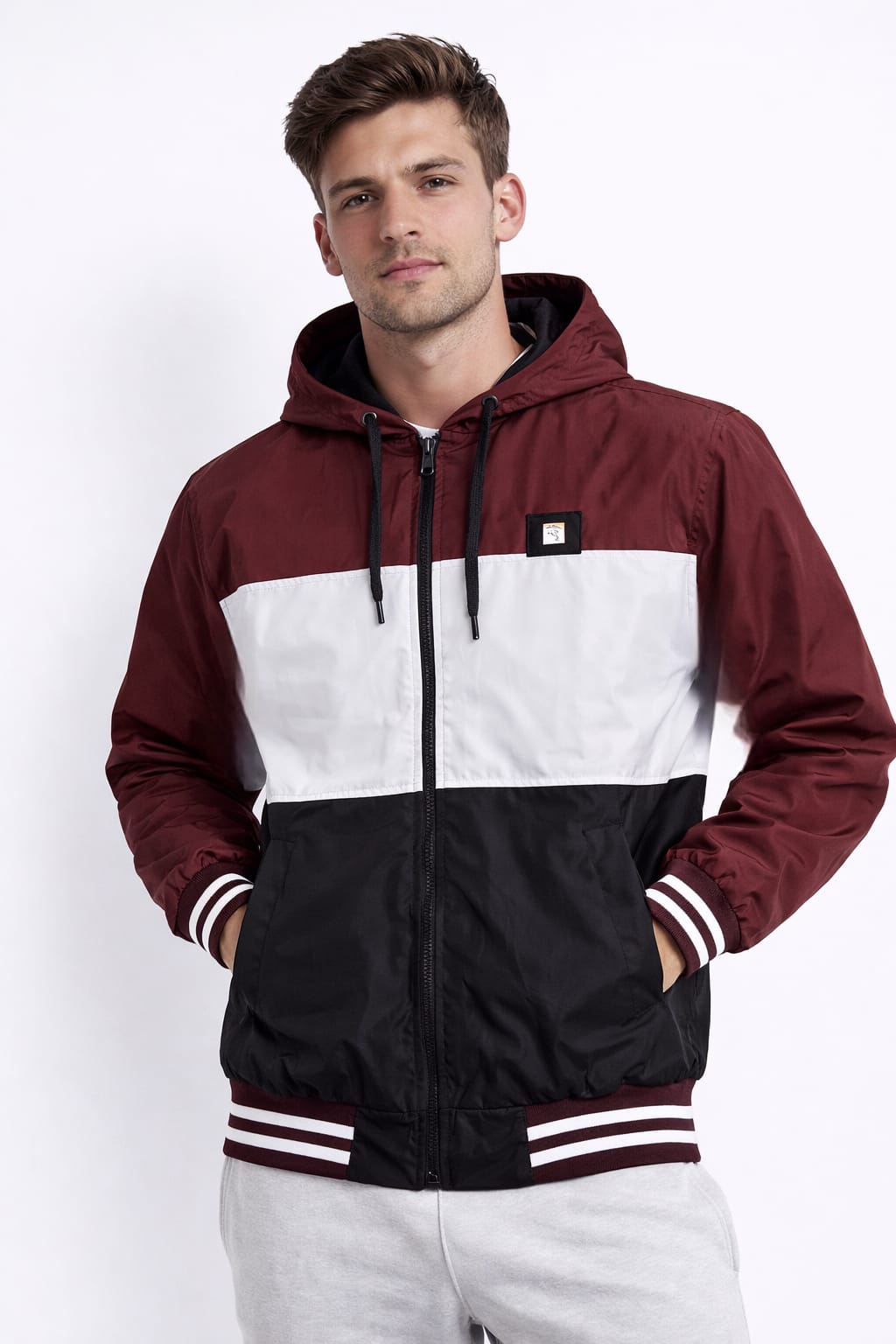 Chamarra Rompe-vientos Con Gorra Color Guinda